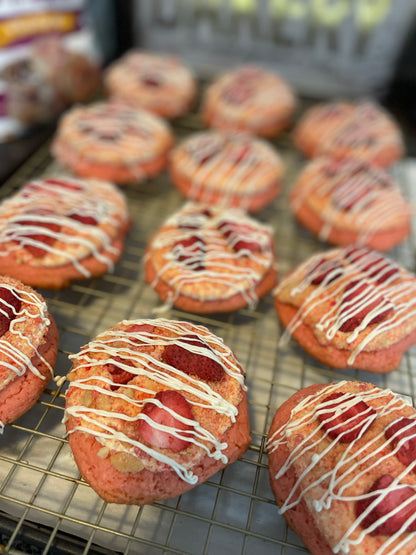 Strawberry Crunch Cake Cookie