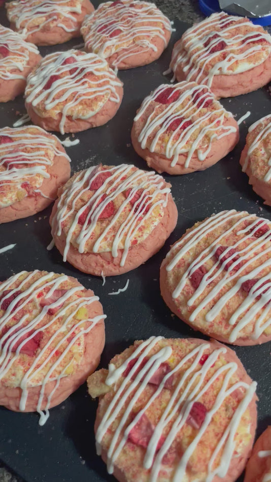 Strawberry Crunch Cake Cookie